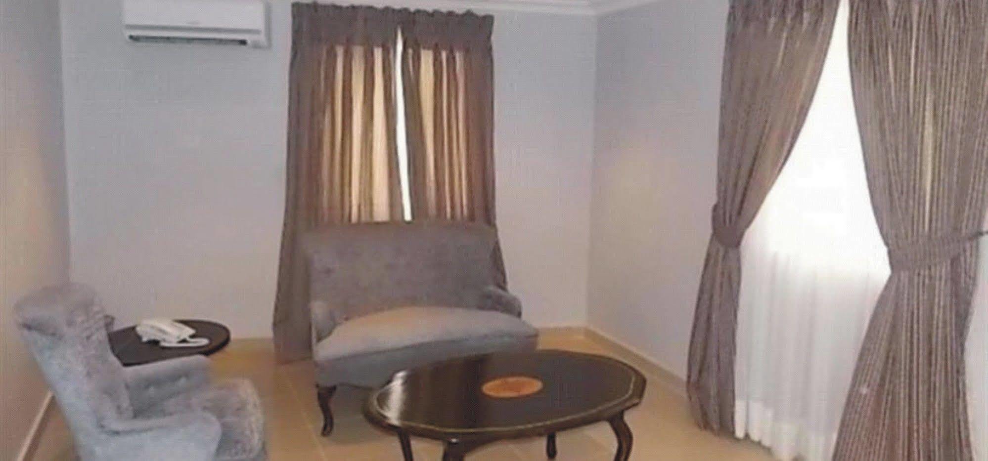 Crown Cottage Hotel イケジャ エクステリア 写真