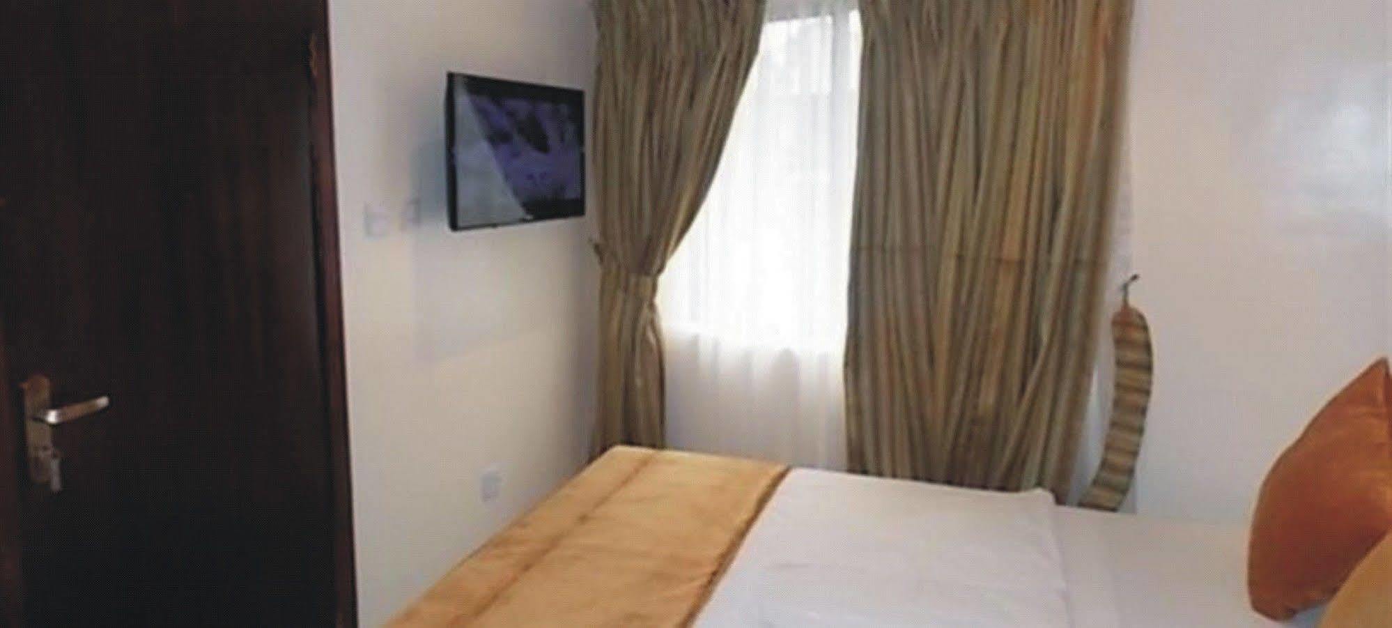 Crown Cottage Hotel イケジャ エクステリア 写真
